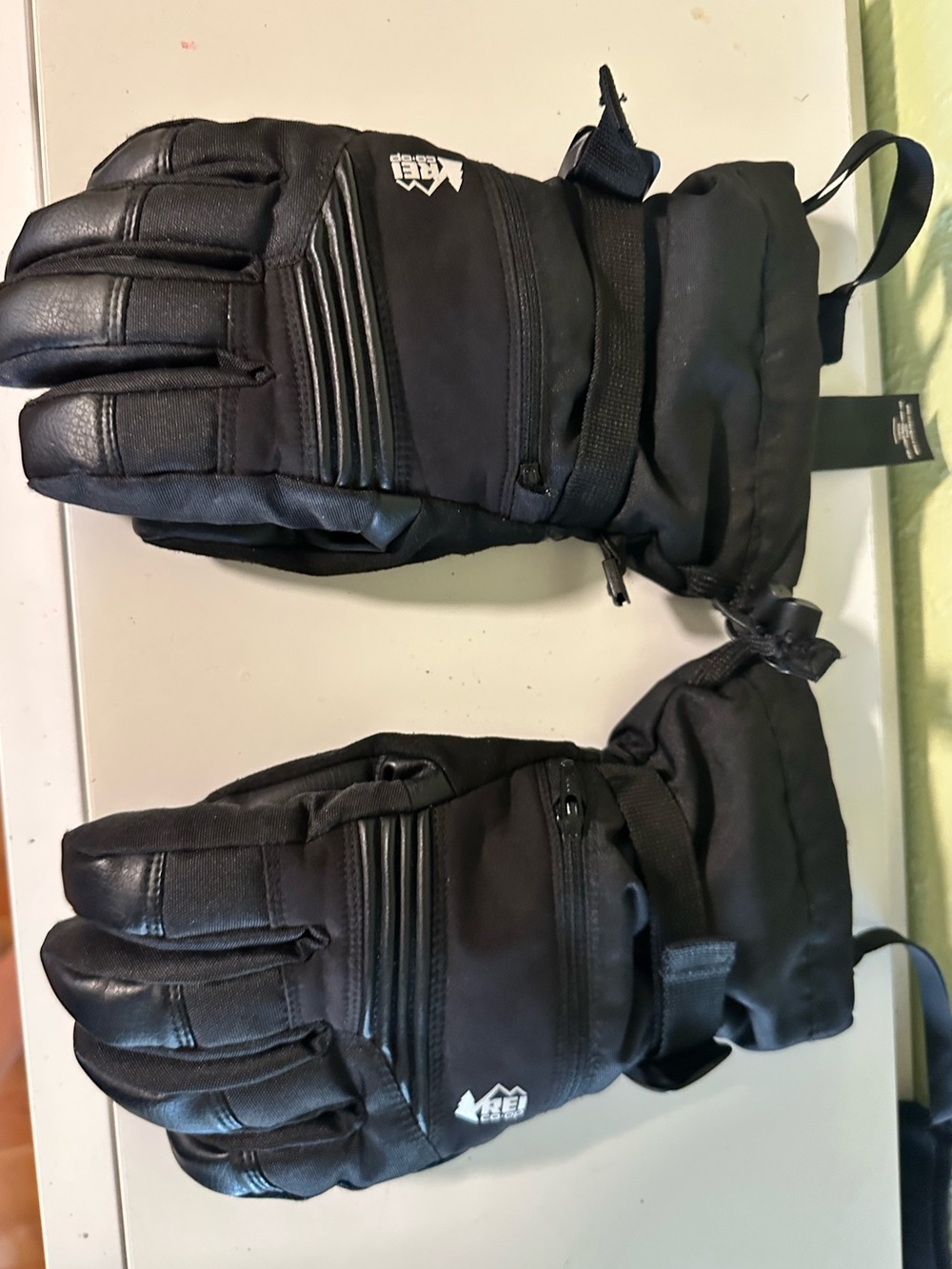 REI Black Cold-Weather Gloves youth large 14-16